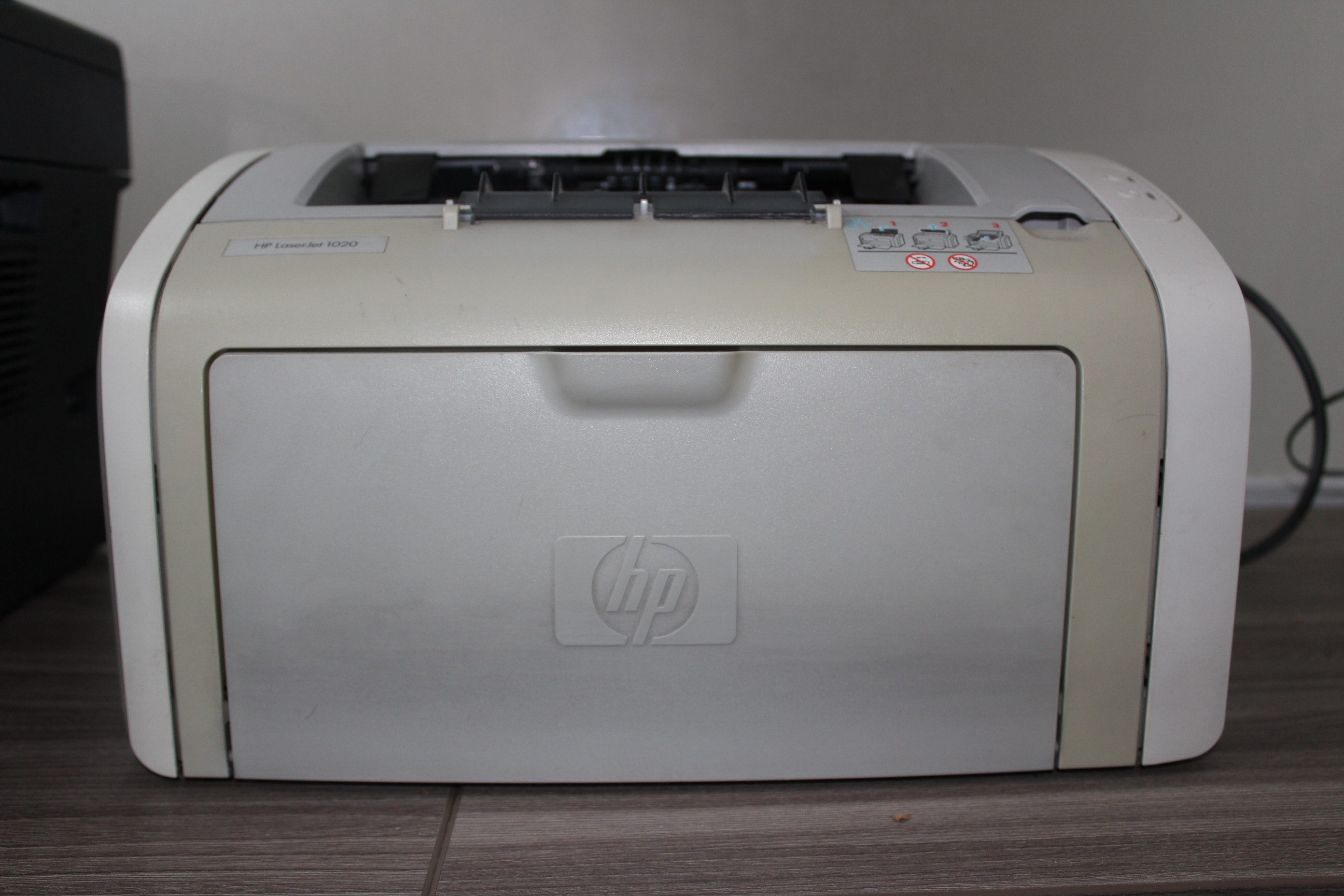 Impressora LaserJet HP Q5911A Toner Branco Bivolt 20cm x 36cm x 23cm